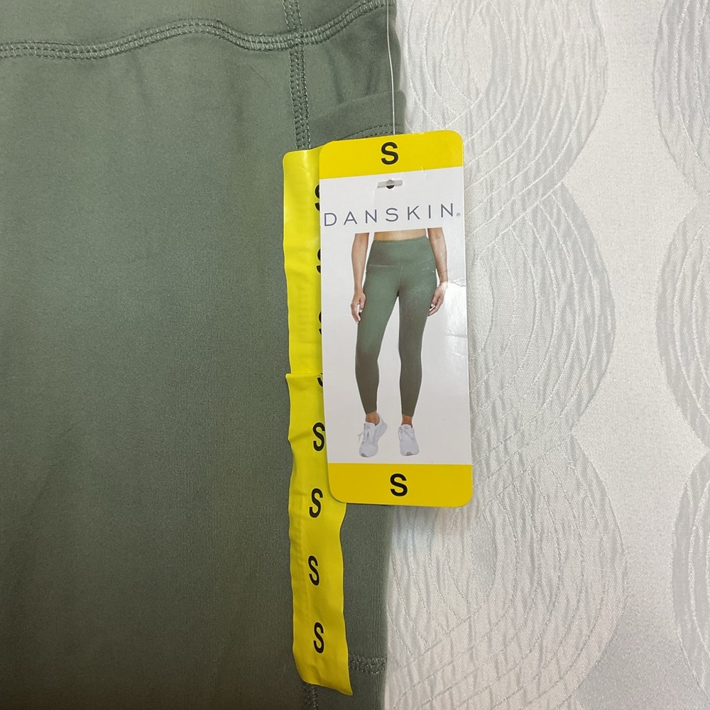 Danskin green 7/8 leggings high rise small nwt - Picture 2 of 7